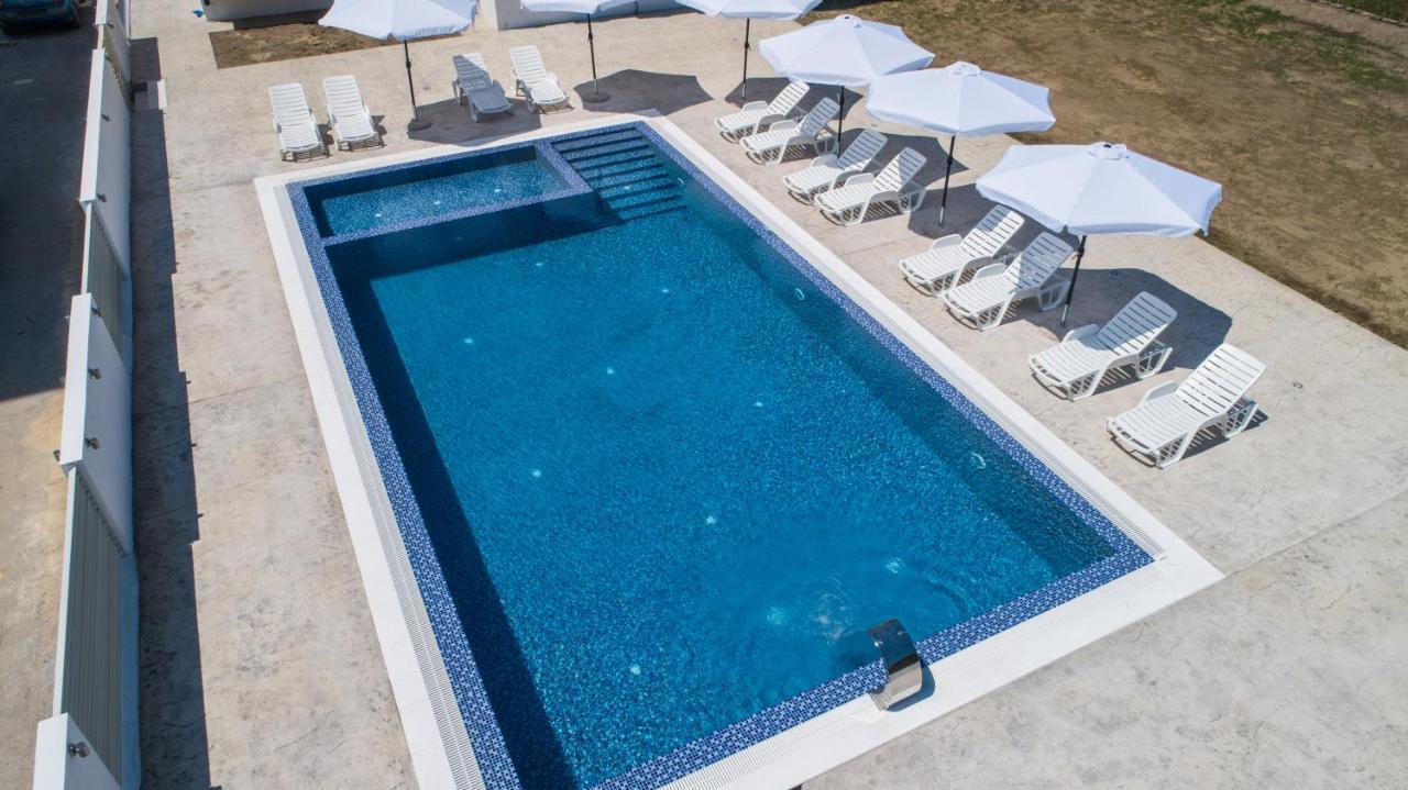 La Dolce Vita Residence Ulcinj Bagian luar foto