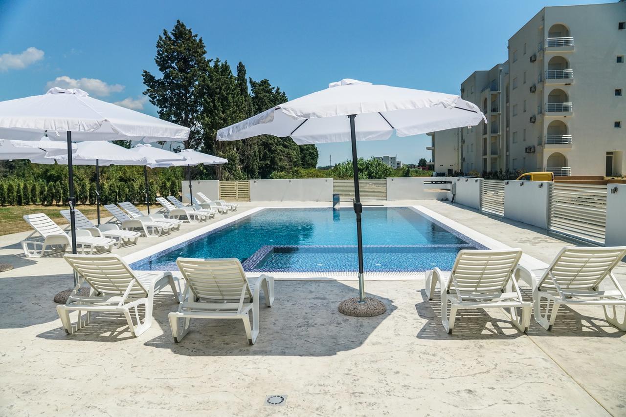 La Dolce Vita Residence Ulcinj Bagian luar foto